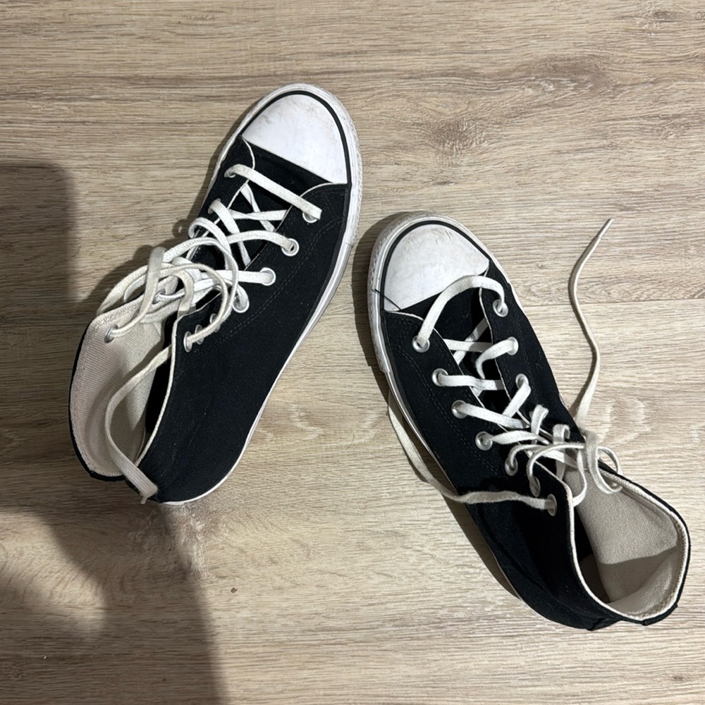 Platform all star converse 
Women’s 8.5 
Worn a few times
good condition